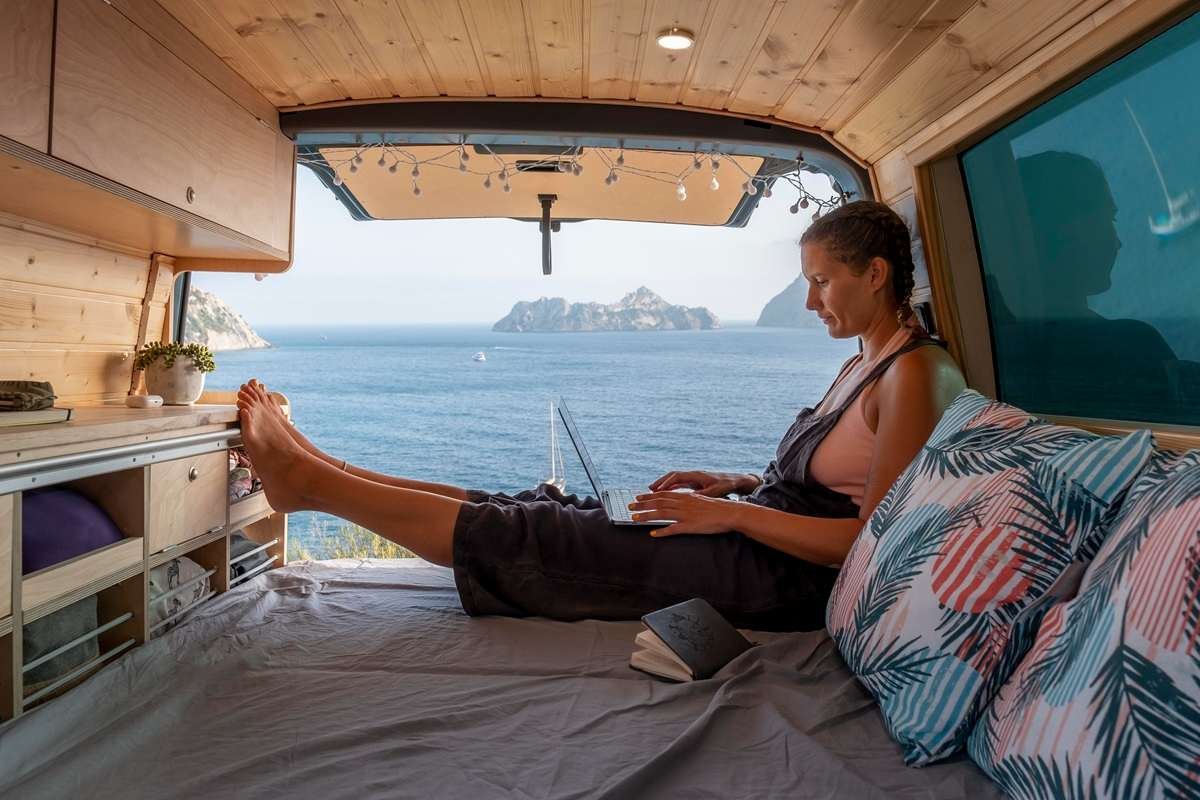 Vanlife - живот в карвана, кемпер или бус - България